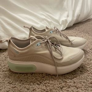 Nike Women’s Air Max Dia